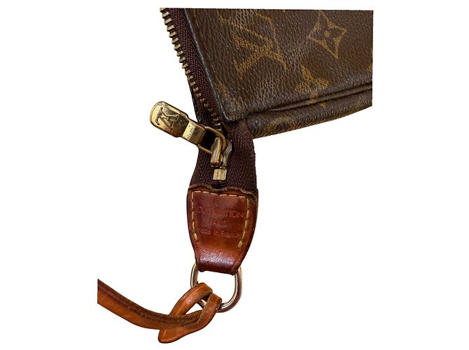 Louis Vuitton Pochette Accessoires Monogram Canvas Mini - vista 5