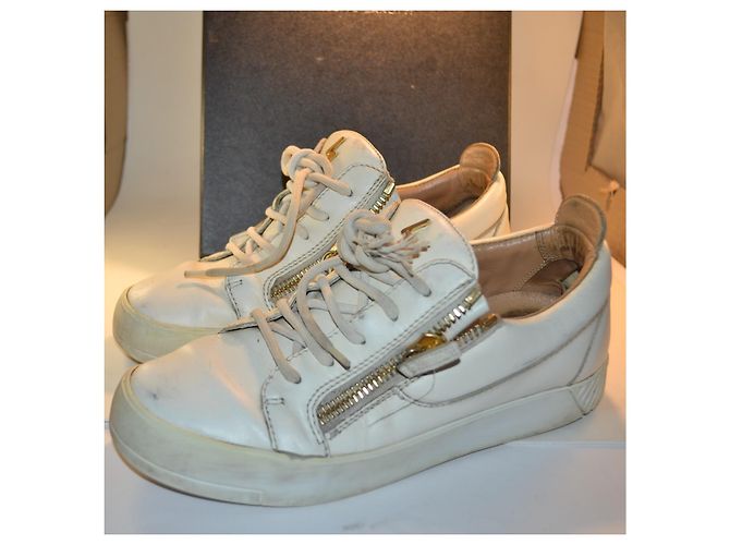 Giuseppe Zanotti Sneakers in Pelle Bianca con Zip Dorate - vista 2
