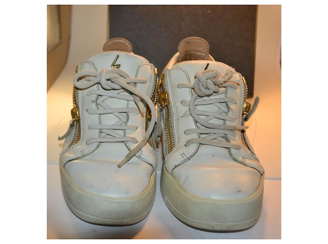 Giuseppe Zanotti Sneakers in Pelle Bianca con Zip Dorate - vista 3