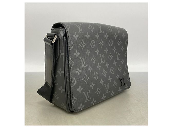 Bolsa de Ombro Louis Vuitton Monogram Eclipse District PM - vista 2