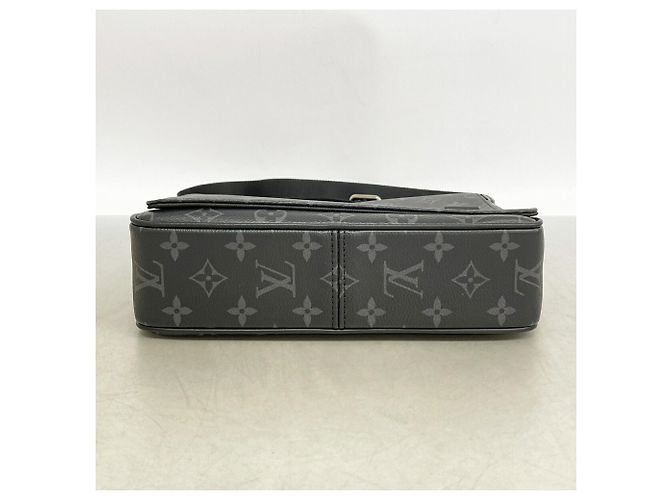 Bolsa de Ombro Louis Vuitton Monogram Eclipse District PM - vista 3