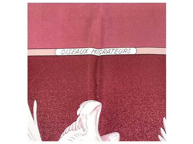 Hermès Vintage Burgundy Silk Oiseaux Migrateurs 1977 Latham Schal - Ansicht 2