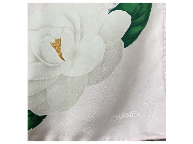 Chanel Foulard vintage in seta rosa con motivo a camelia e perle 86x86 - vista 2