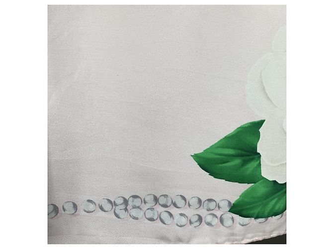 Chanel Foulard vintage in seta rosa con motivo a camelia e perle 86x86 - vista 5