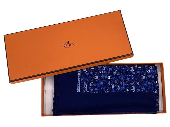 Foulard in seta Hermès Vintage blu navy con motivo di cervi e fiori 40x40 - vista 2