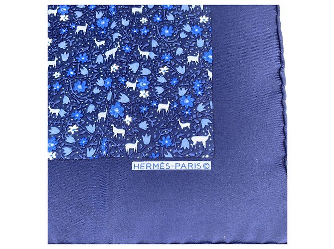 Foulard in seta Hermès Vintage blu navy con motivo di cervi e fiori 40x40 - vista 3