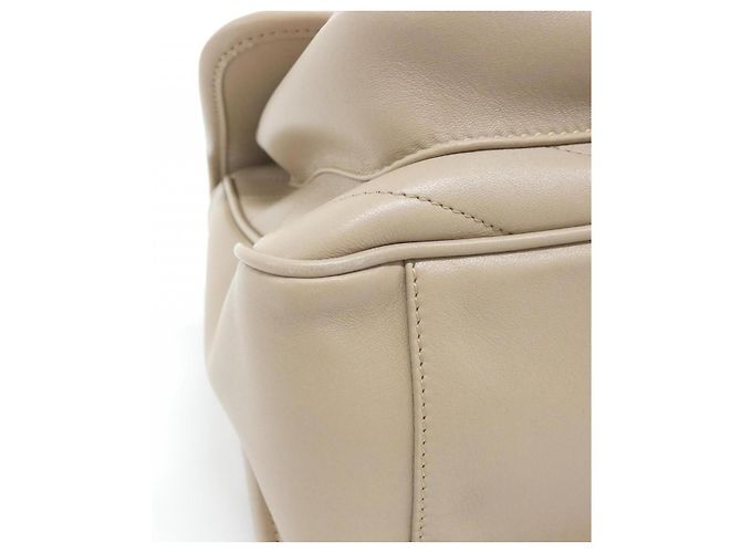 Yves Saint Laurent Bolsa de Ombro Saint Laurent Niki Medium em pele de cordeiro - vista 3