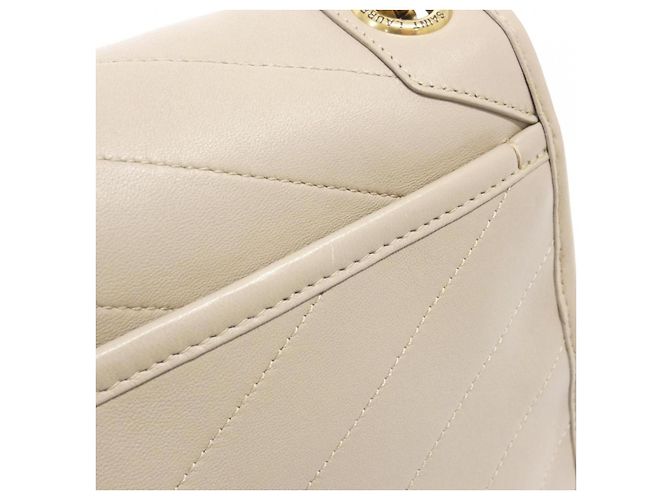 Yves Saint Laurent Bolsa de Ombro Saint Laurent Niki Medium em pele de cordeiro - vista 4