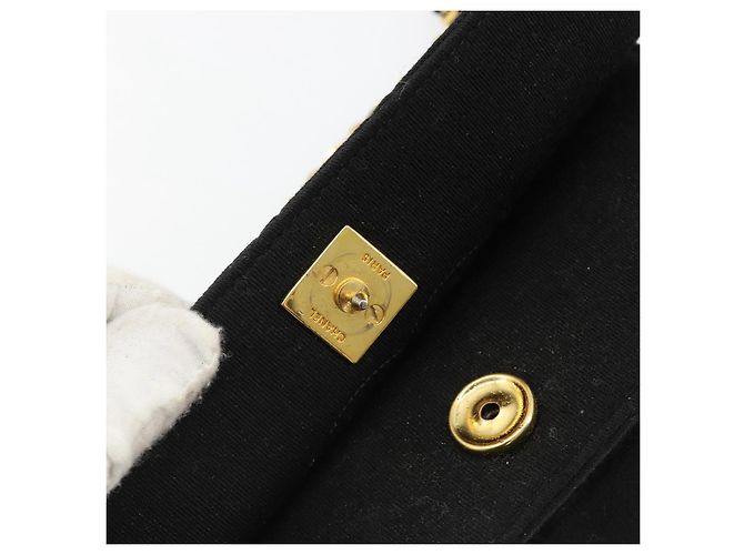 Bolso de hombro CHANEL Matelasse con cadena de algodón negro y dorado CC - vista 19