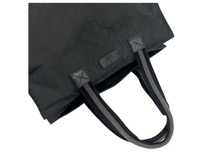 Gucci GG Nylon Tote Bag mit geprägtem Logo aus Leder - Ansicht 4