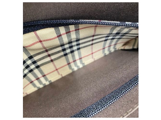 Burberry Schultertasche aus schwarzem Leder - Ansicht 10