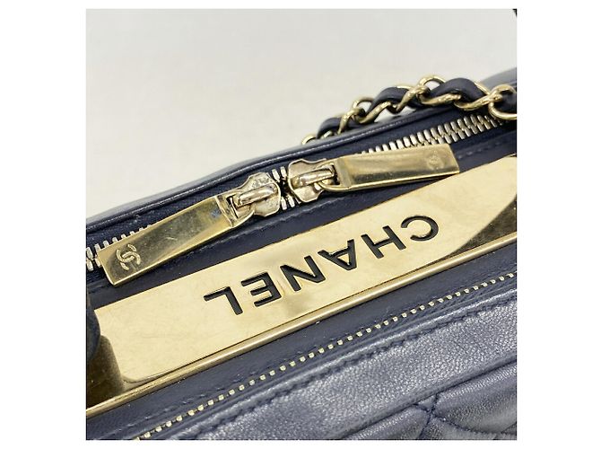 Bolsa de Ombro com Corrente Chanel Matelassé - vista 10