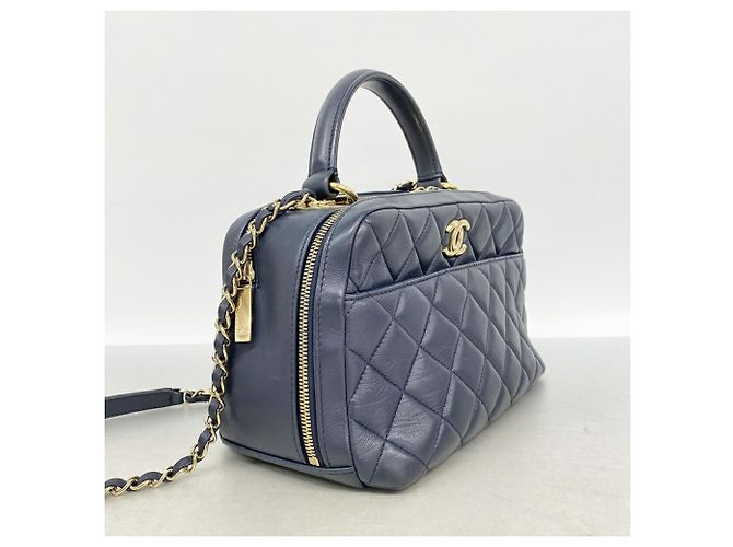 Bolsa de Ombro com Corrente Chanel Matelassé - vista 2