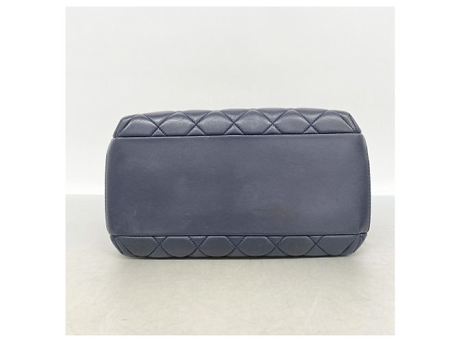 Bolsa de Ombro com Corrente Chanel Matelassé - vista 3