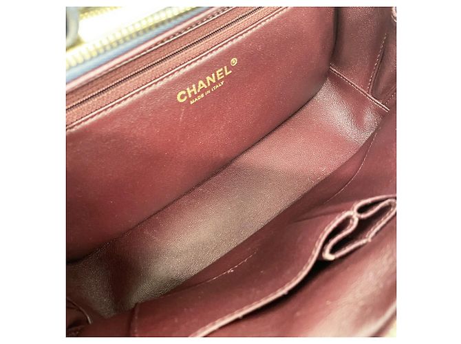 Bolsa de Ombro com Corrente Chanel Matelassé - vista 4