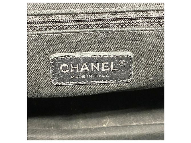 Chanel Matelassé Schultertasche mit Kette - Ansicht 5