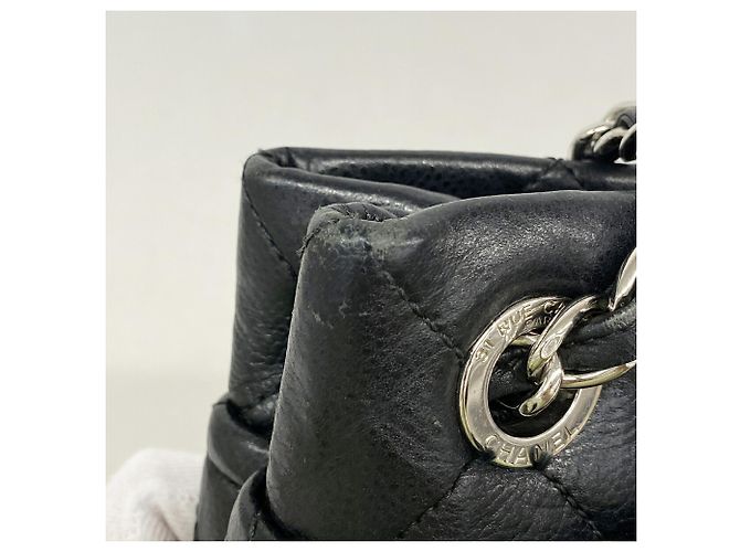 Chanel Matelassé Schultertasche mit Kette - Ansicht 7