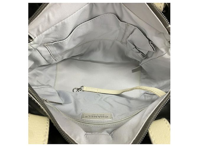 Bolso Tote Chanel en Marfil y Plata - vista 4