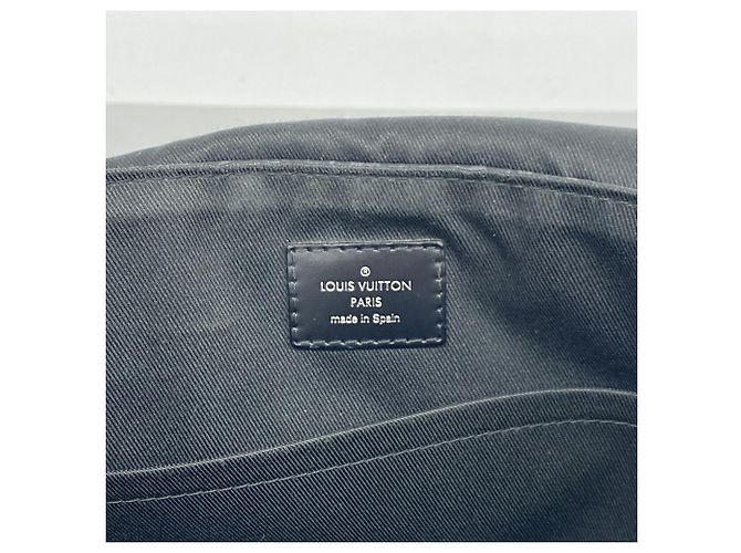 Borsa a tracolla Louis Vuitton Monogram Eclipse District PMNM - vista 5