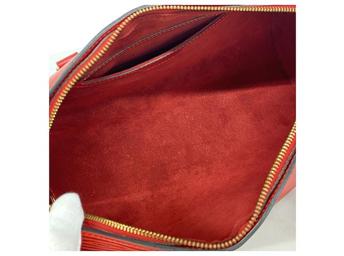 Bolsa Louis Vuitton Epi Soufflot - vista 4