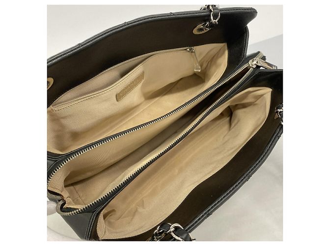 Bolso Tote Chanel de piel de becerro granulada negra - vista 4