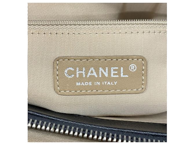 Bolso Tote Chanel de piel de becerro granulada negra - vista 5