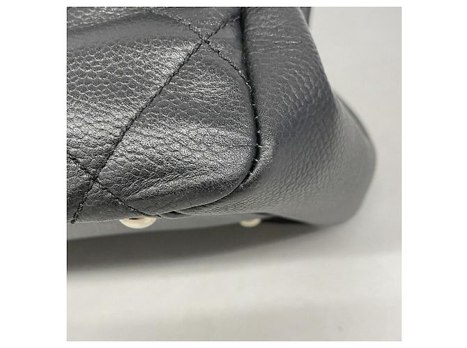 Bolso Tote Chanel de piel de becerro granulada negra - vista 7