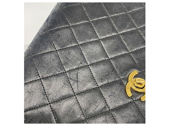 Chanel Matelassé Schultertasche mit Kette - Ansicht 10