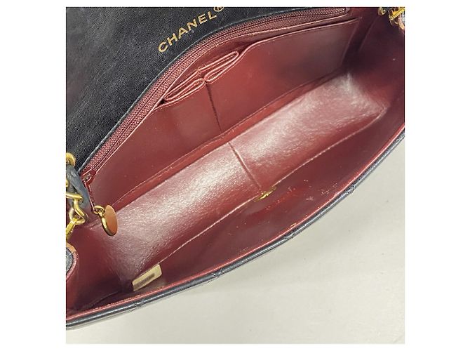 Chanel Matelassé Schultertasche mit Kette - Ansicht 4
