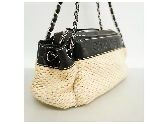 Chanel Schultertasche aus beige und schwarzem Canvas - Ansicht 2