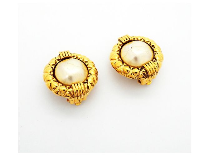 Boucles d'oreilles clips Chanel plaquées or - vue 2