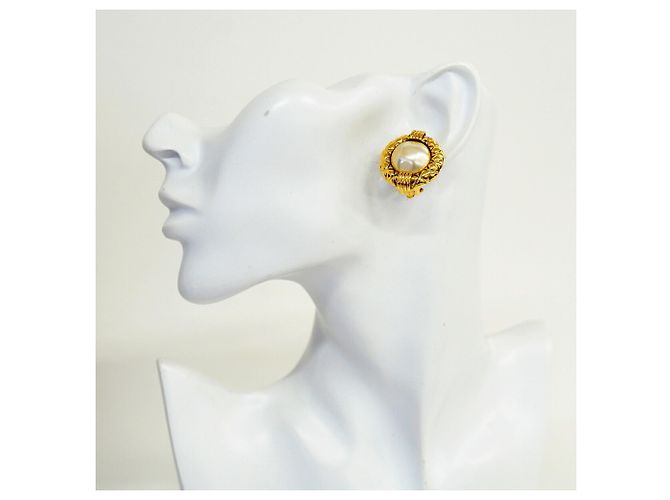 Boucles d'oreilles clips Chanel plaquées or - vue 5