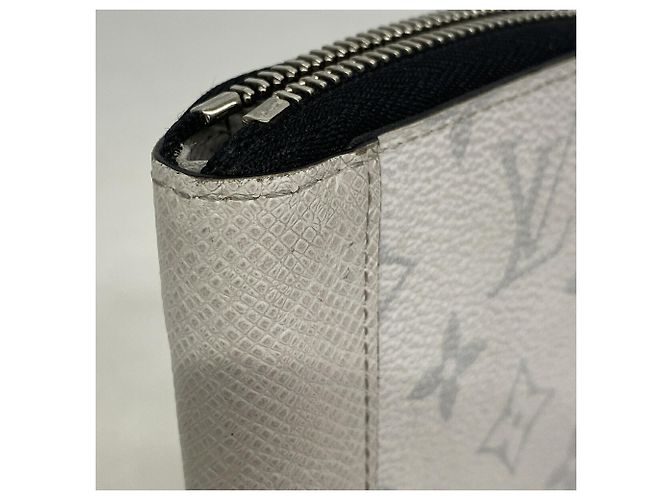 Louis Vuitton Taiga Zippy Wallet Vertical M30446 - vista 5