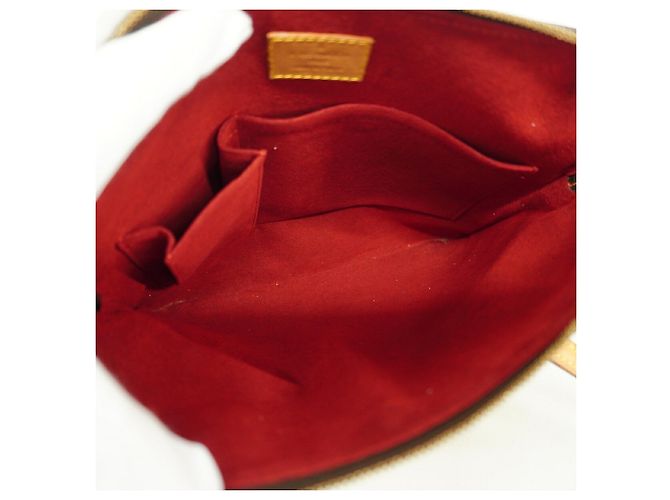 Sac à épaule Louis Vuitton Monogram Coussin GM - vue 4
