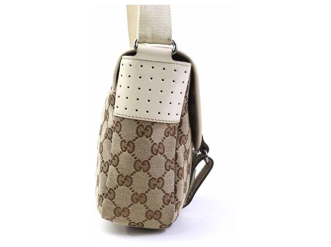 Bolsa de Ombro Gucci em Lona GG e Couro - vista 2