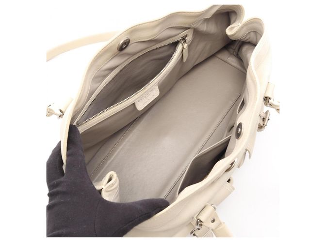 Bolsa de ombro Christian Dior em couro marfim - vista 3