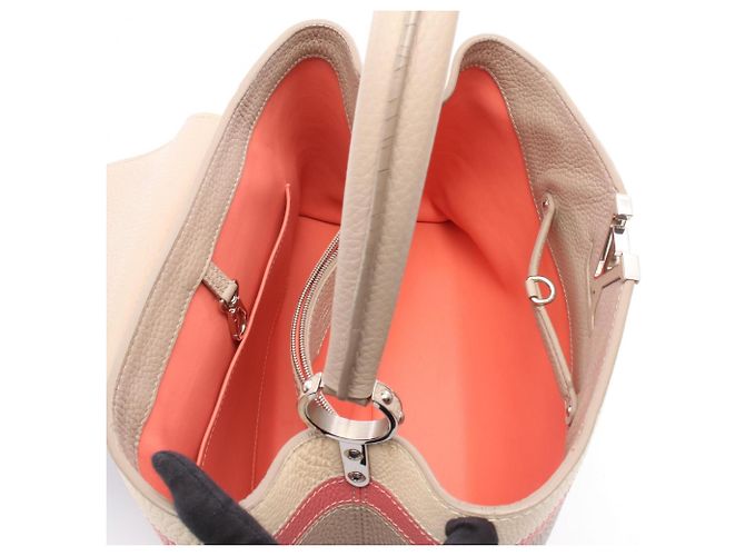 Borsa Louis Vuitton Capucines MM - vista 3