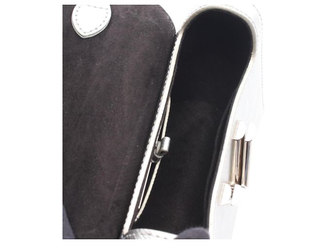 Bolso de hombro Louis Vuitton Twist PM Epi Argent - vista 3