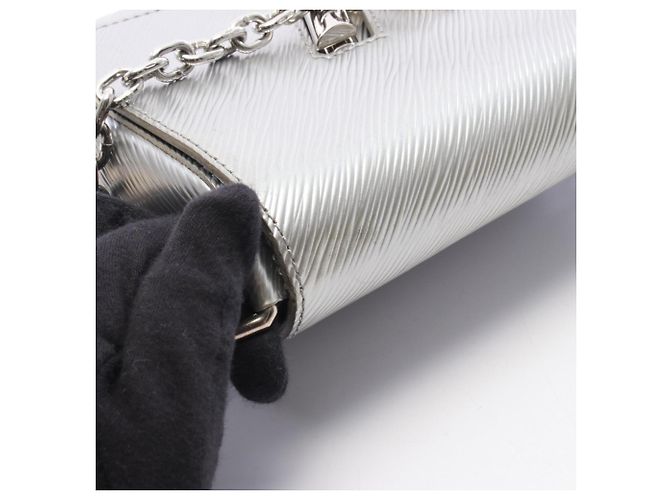 Bolso de hombro Louis Vuitton Twist PM Epi Argent - vista 8