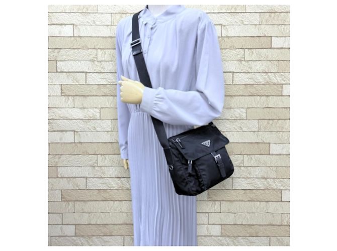 Borsa a tracolla Prada in nylon nero - vista 2