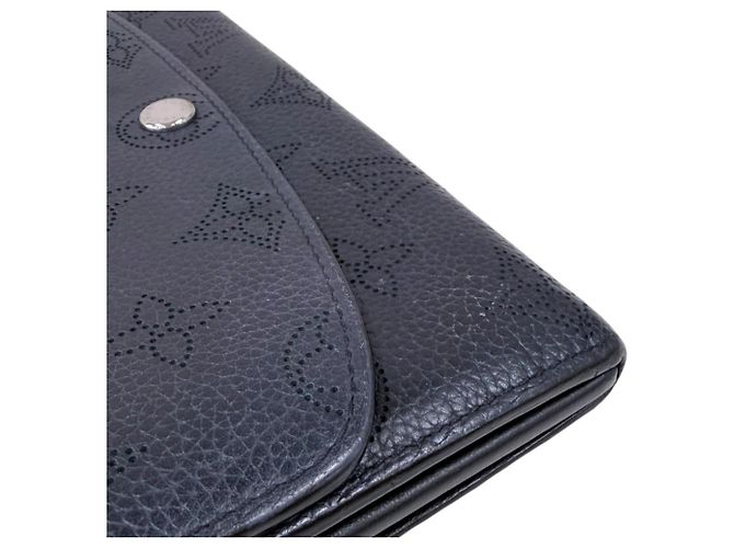 Louis Vuitton Portefeuille Iris Mahina Long Wallet - view 15