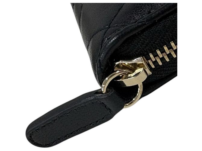 Tarjetero Chanel Camellia Matelassé de piel negra - vista 7