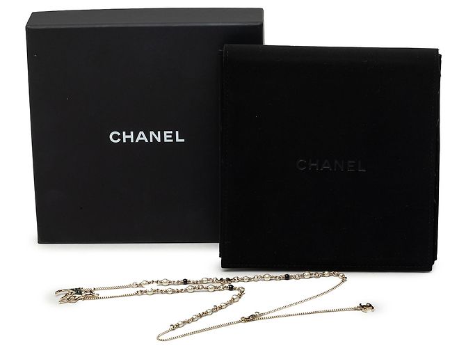 Collana Chanel Gold CC con pendente a cervo in perle sintetiche e strass placcato oro - vista 7