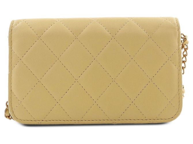 Clutch Chanel Yellow CC de piel de cordero acolchada con cadena - vista 2