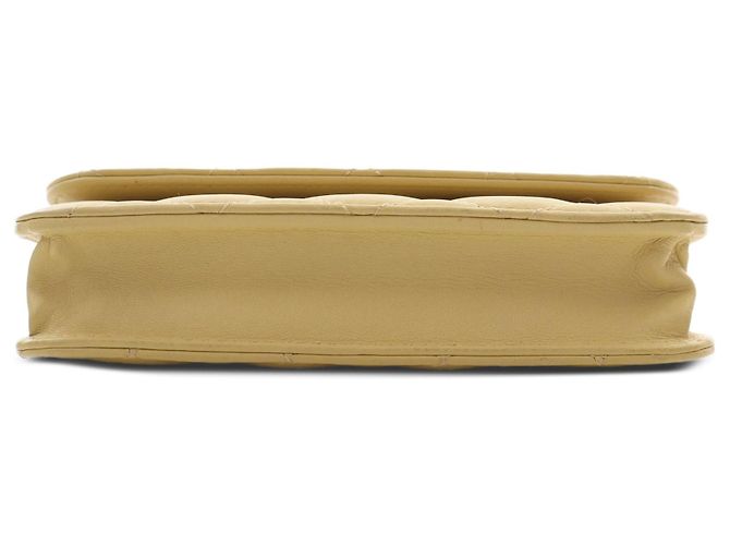 Clutch Chanel Yellow CC de piel de cordero acolchada con cadena - vista 3