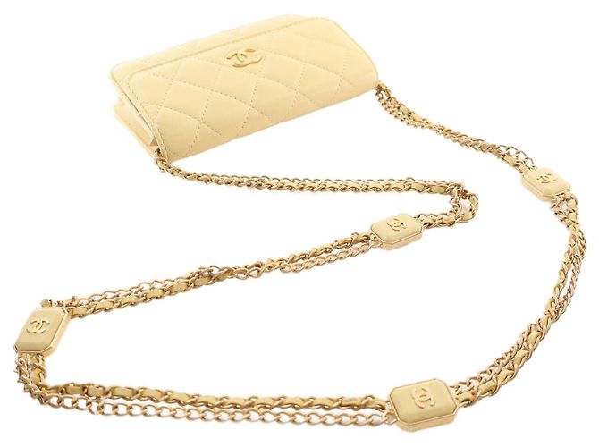 Clutch Chanel Yellow CC de piel de cordero acolchada con cadena - vista 6