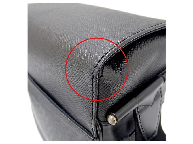 Louis Vuitton Taiga Leather Handbag - view 13
