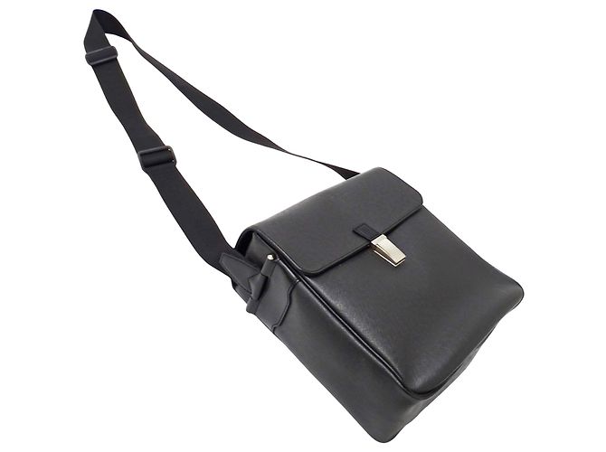 Louis Vuitton Taiga Leather Handbag - view 4