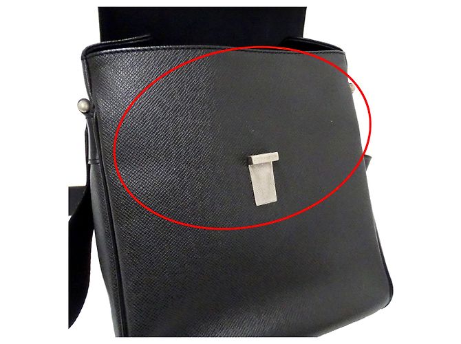Louis Vuitton Taiga Leather Handbag - view 9