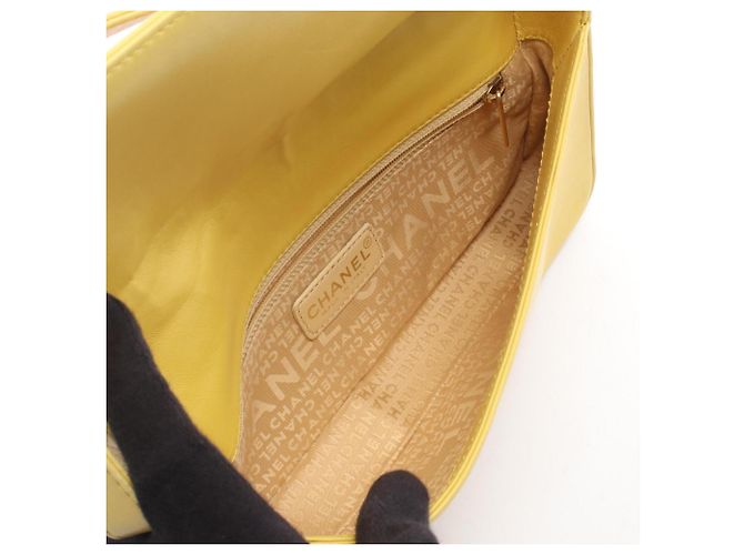 Chanel Coco Mark Chocolate Bar Schultertasche aus gelanem Lammleder - Ansicht 3